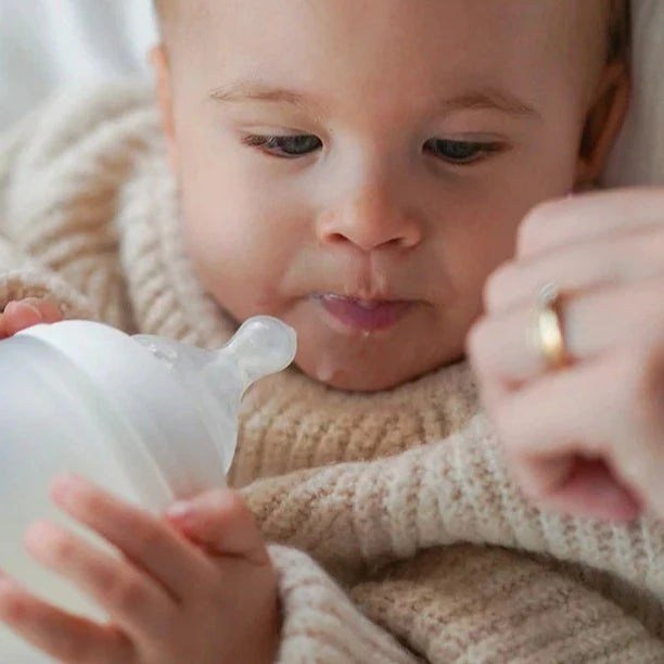 
                  
                    ELHEE BIBERONMILK
                  
                