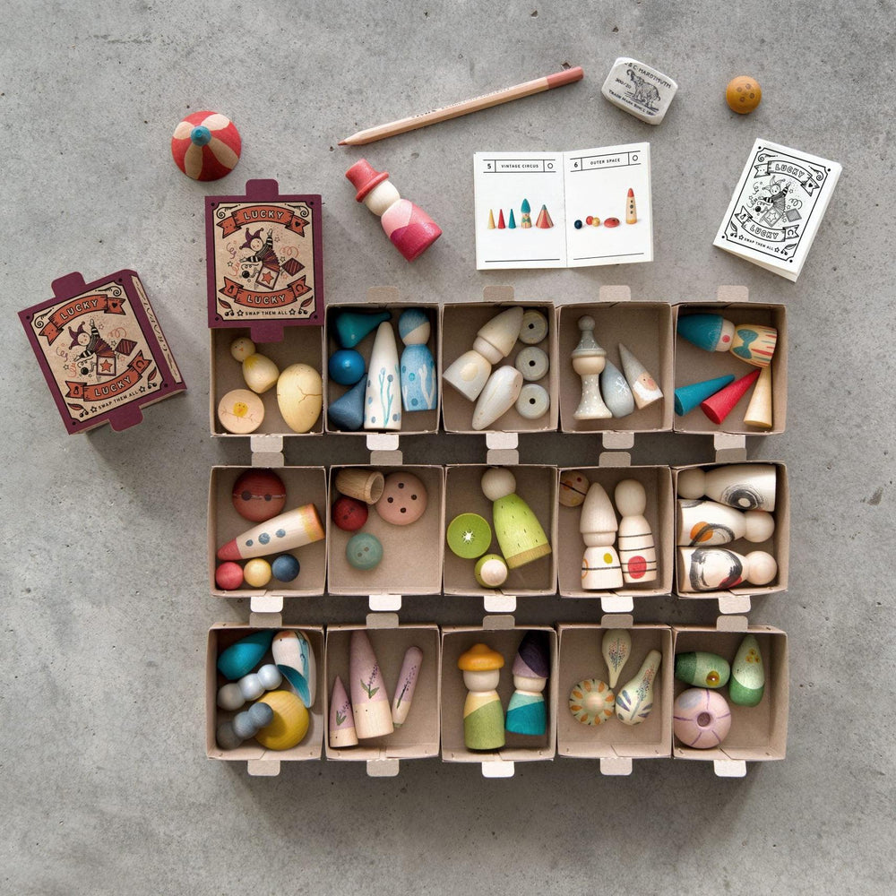 
                  
                    Scatola a  Sorpresa Lucky Lucky - Seconda Edizione 23254LUCKY GRAPAT
                  
                