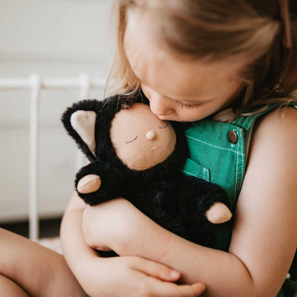 
                  
                    Cozy Dinkum Black Cat Nox OEKTOYCDDCNO OLLIELLA
                  
                