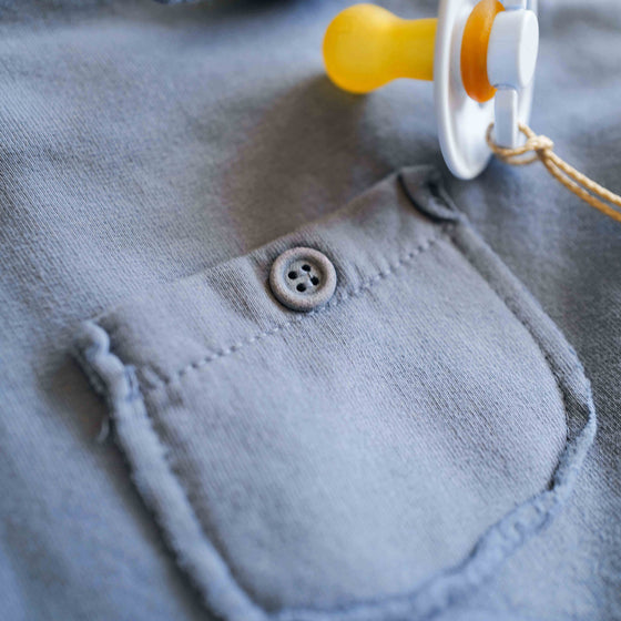 Set salopette con T-shirt