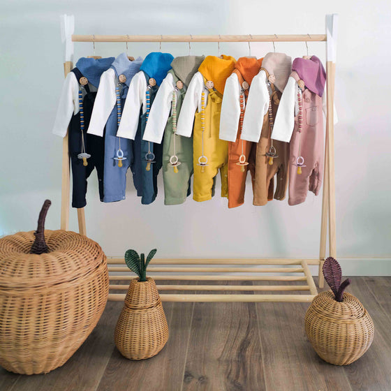 Set salopette con T-shirt